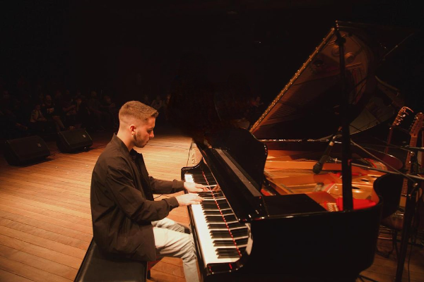 Davi Desmolins Trio